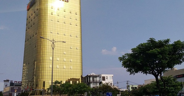 Đà Nẵng: Chủ đầu tư tòa nhà lắp kính phản quang bị phạt 40 triệu đồng, đình chỉ thi công 60 ngày chờ điều chỉnh giấy phép xây dựng
