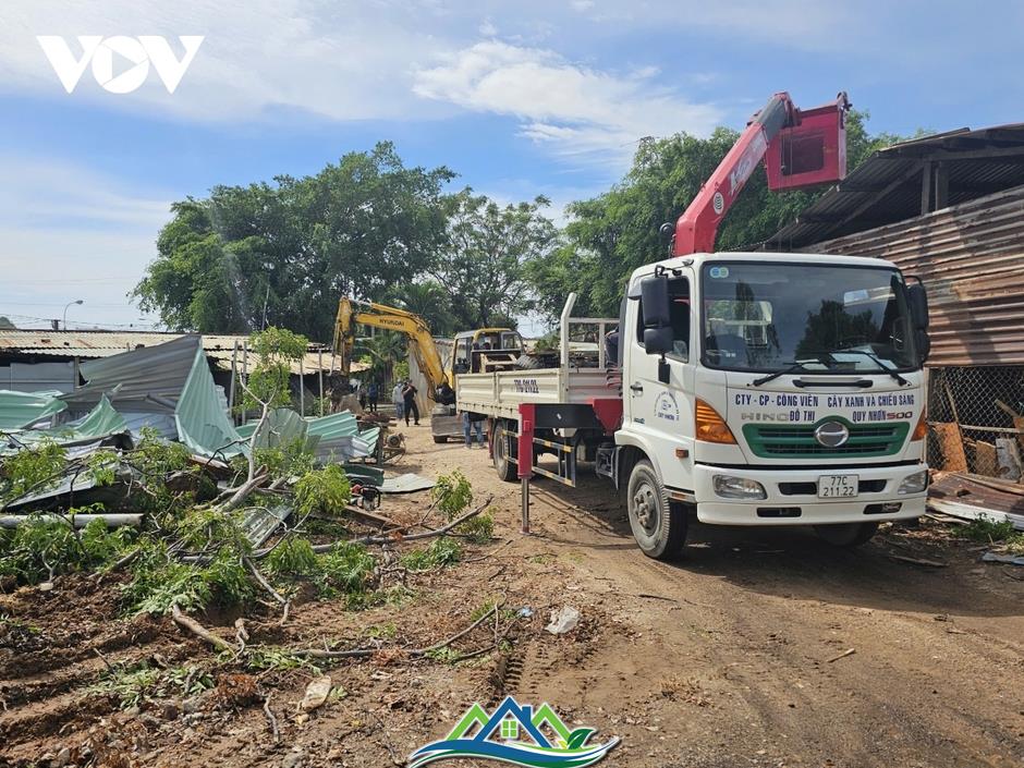 Cưỡng chế trường hợp lấn chiếm đất đai, xây dựng trái phép ở Quy Nhơn (Bình Định)