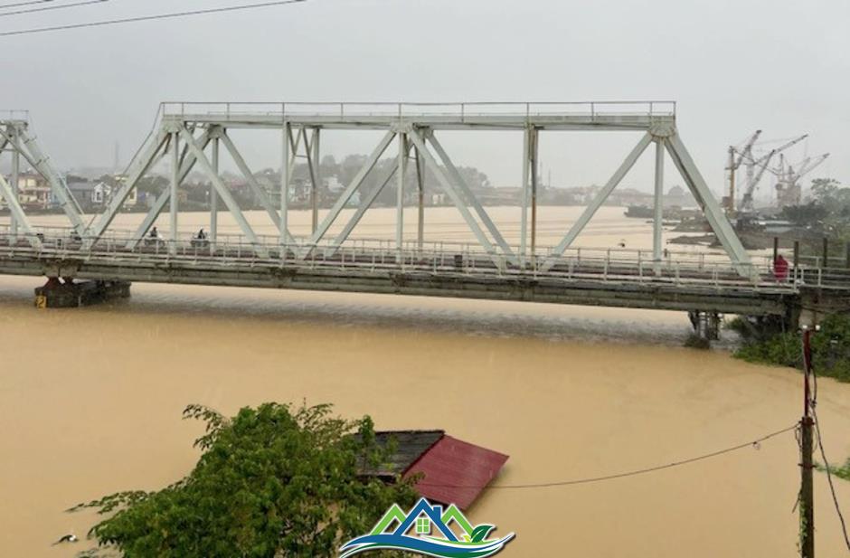 Từ vụ sập cầu Phong Châu trong lũ: Nhiều cầu 'tử thần' rình rập